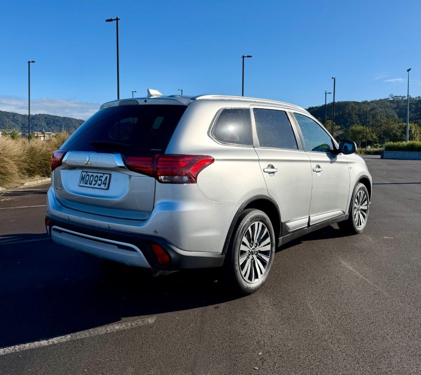2020 Mitsubishi Outlander LS 2.4P/4WD/CVT – photo 3