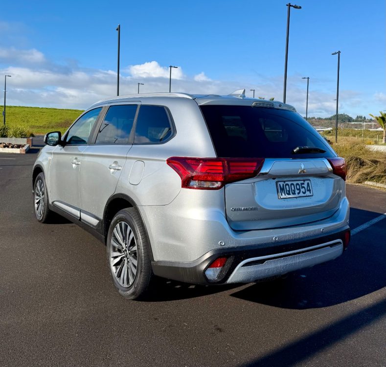 2020 Mitsubishi Outlander LS 2.4P/4WD/CVT – photo 4