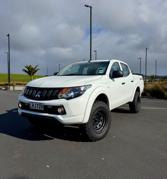 2018 Mitsubishi Triton DC GLX 4WD 5AT 2.4D – photo 2
