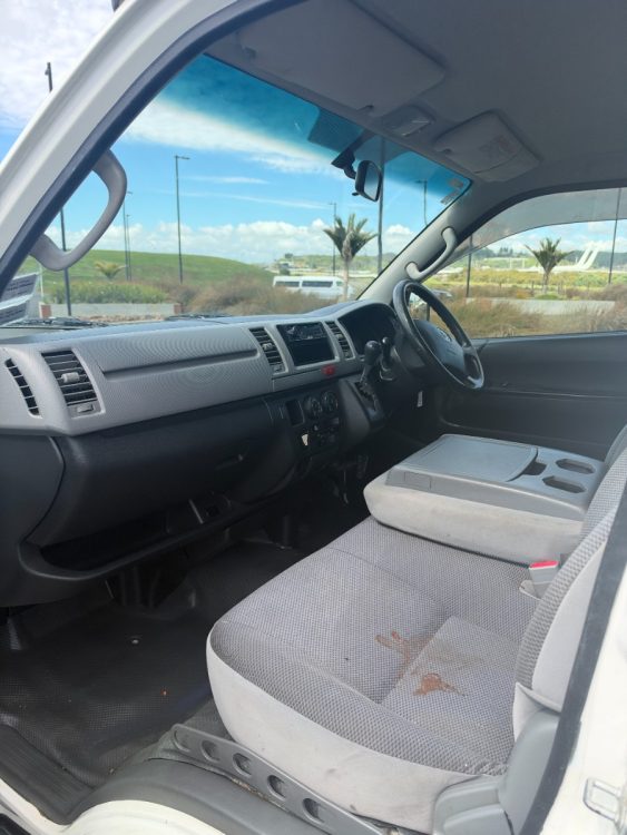 2010 Toyota Hiace – photo 8