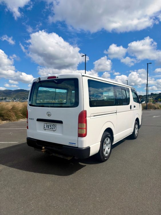 2010 Toyota Hiace – photo 3