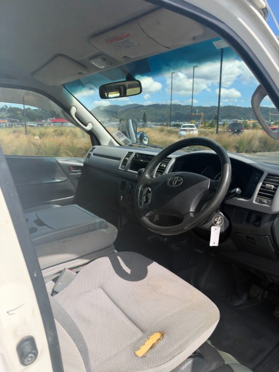 2010 Toyota Hiace – photo 7