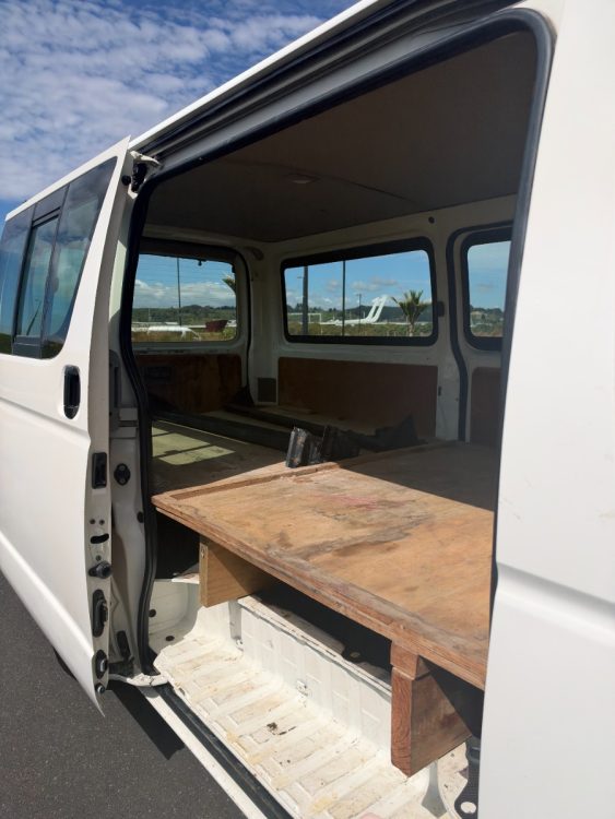 2010 Toyota Hiace – photo 10