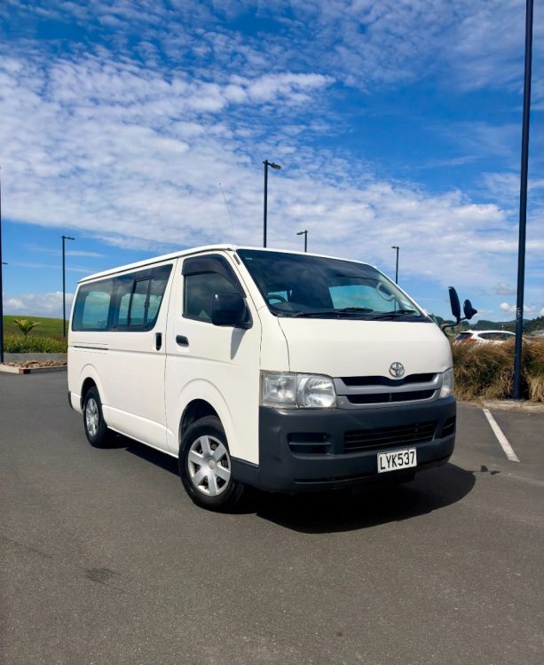 2010 Toyota Hiace – photo 1