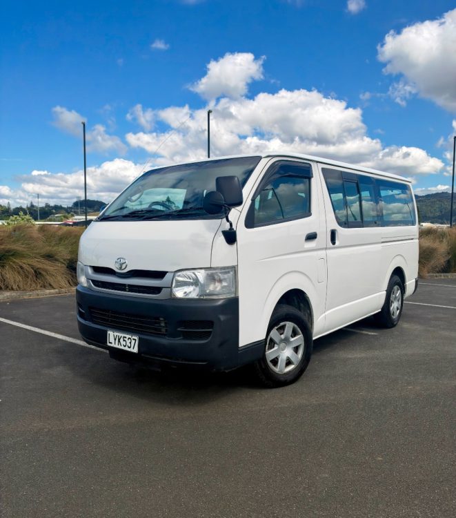 2010 Toyota Hiace – photo 2