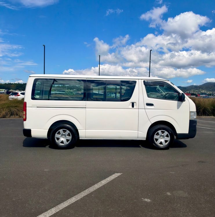 2010 Toyota Hiace – photo 4